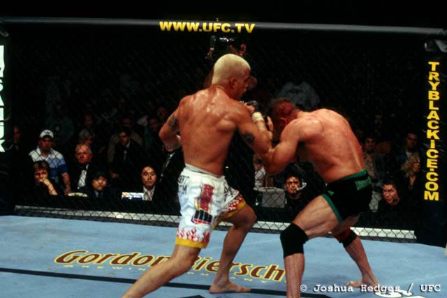 ufc40_ortiz_vs_shamrock_64.jpg